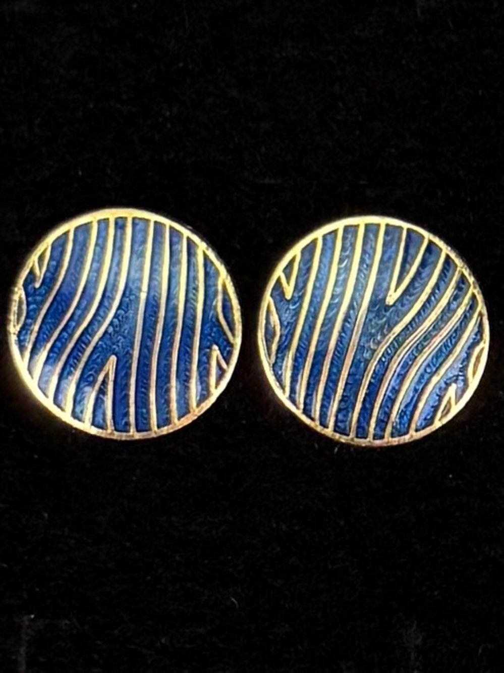 Pretty vintage, goldtone and blue circle pierce post earrings